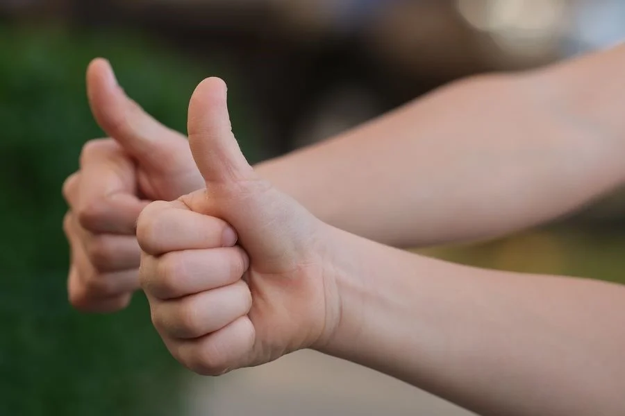 Du khách tuyệt đối không dùng ngón tay trỏ để chỉ trỏ vào một người hay một vật bất kỳ