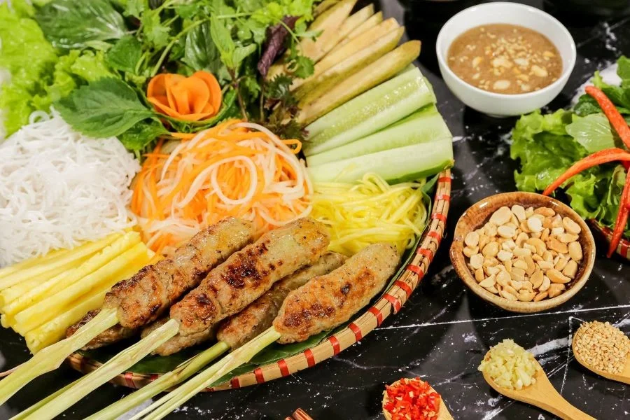 Nem lụi là một trong những nét tinh hoa trong nền ẩm thực Huế