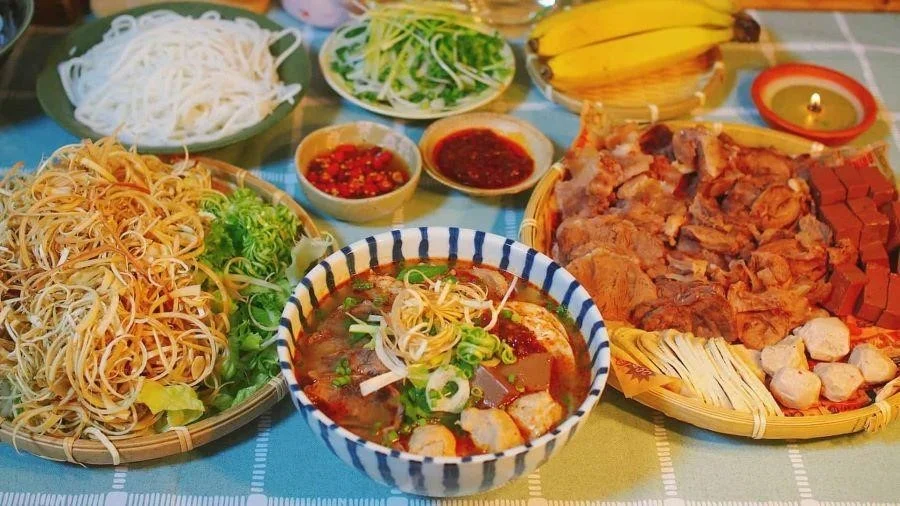 Bún bò Huế có thể được xem là “nàng thơ” của nền ẩm thực xứ Huế