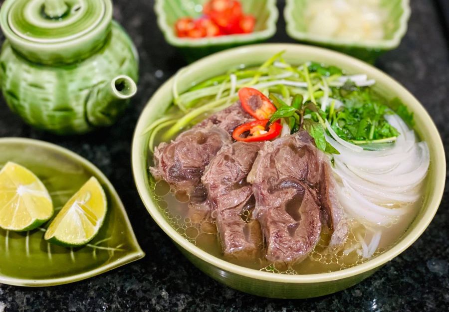 Phở -  đây không chỉ là món ăn miền Bắc nổi tiếng mà còn trở thành biểu tượng của thủ đô