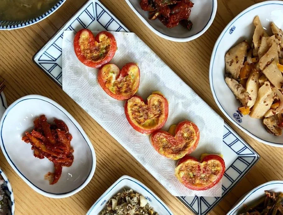 Đây là một loại bánh kếp và thường được phục vụ trong những ngày đầu năm mới