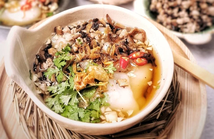 Bánh đúc nóng được xem là sự cải biên hoàn hảo của người Hà Nội