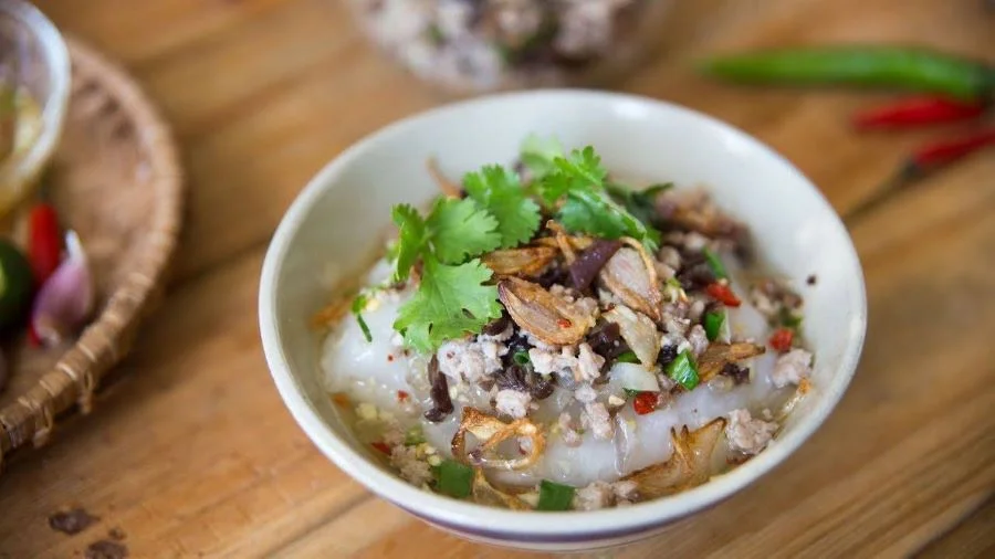 Bát bánh đúc nóng hổi thật thích hợp cho mùa thu se lạnh