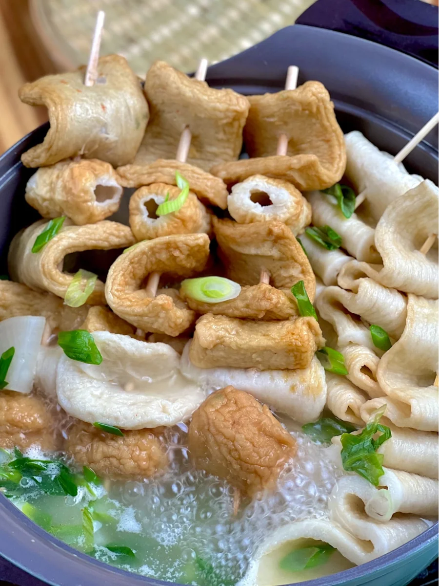 Eomuk Guk - Canh chả cá là một món canh Hàn Quốc nổi tiếng được cả người dân địa phương và du khách vô cùng yêu thích
