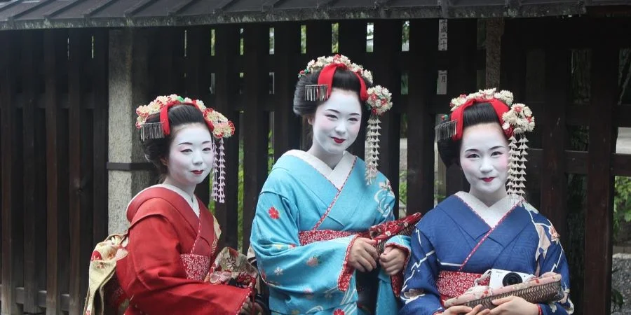 Các nàng Geisha sở hữu vẻ ngoài cực kỳ ấn tượng không thể nhầm lẫn với bất cứ ai 