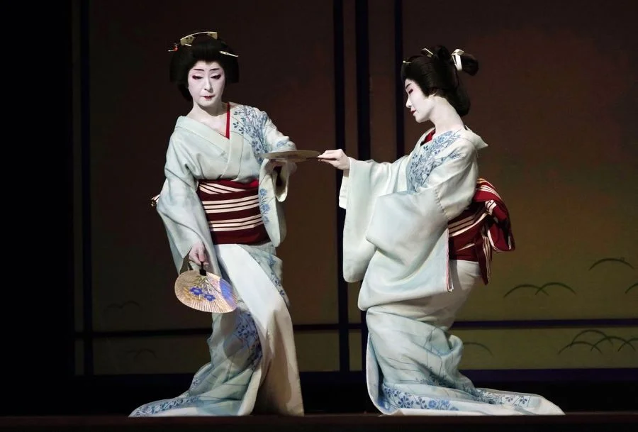 Geisha sở hữu lối trang điểm độc đáo, cách tạo kiểu tóc tỉ mỉ cùng bộ trang phục Kimono truyền thống