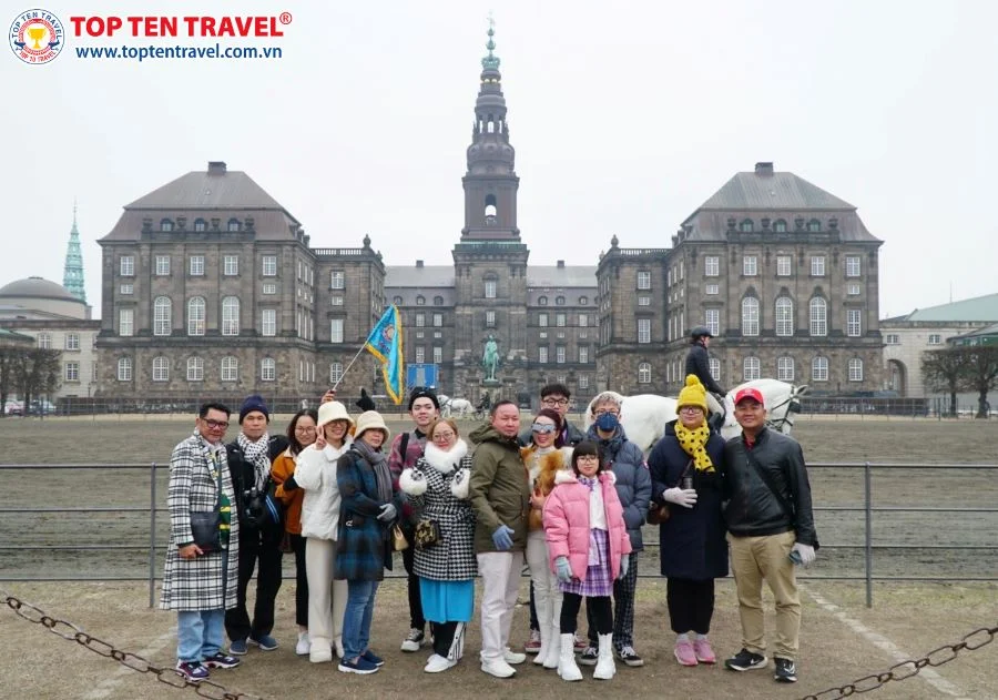 Khách Top Ten tham gia hành trình tour Bắc Âu