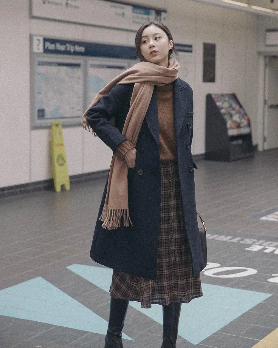 Chiếc outfit tuy đơn giản nhưng lại vô cùng cuốn hút dành cho “hội chị em bạn dì”