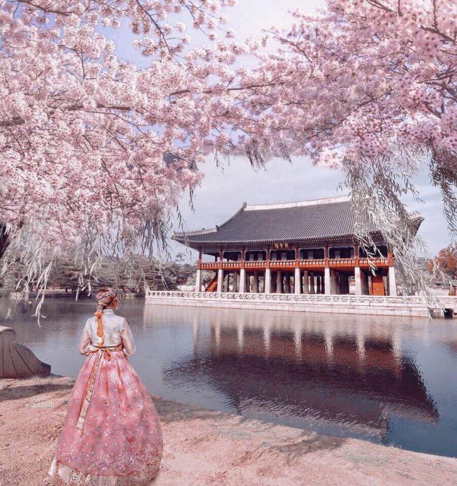 Bạn cũng có thể thử chuyển sang chụp ảnh toàn thân để tôn lên vóc dáng và vẻ đẹp riêng của mình nhé!