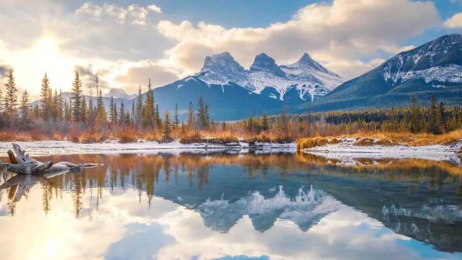 Three Sister là 3 ngọn núi đẹp như tranh vẽ nằm trên dãy Alps hùng vĩ 