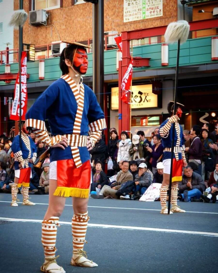 Dạo bước trên các con phố nhộn nhịp của Tokyo, bạn sẽ không khó để bắt gặp những nghệ sĩ đường phố tài năng