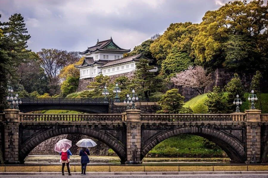 Hoàng cung Tokyo là một ốc đảo xanh mát giữa lòng thủ đô náo nhiệt