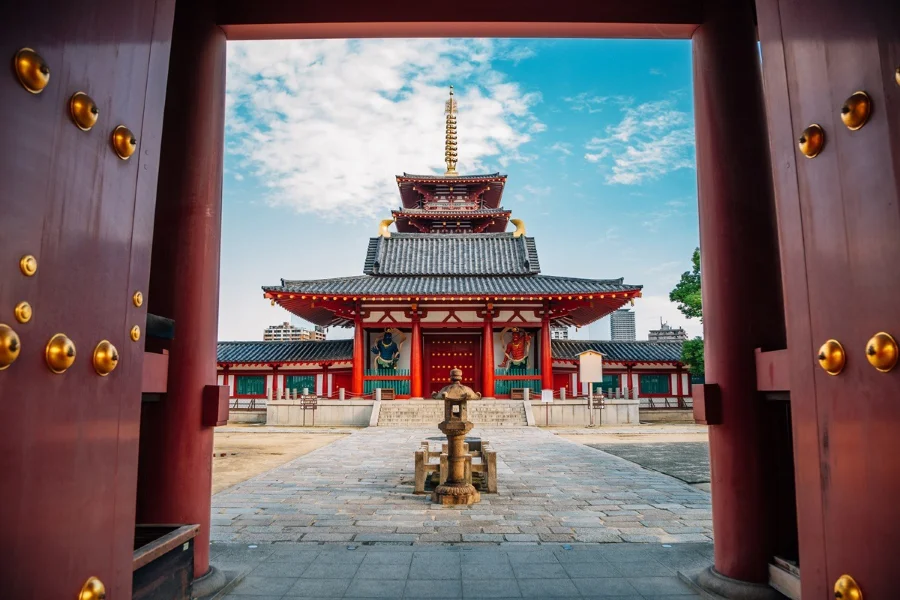 Tham quan các ngôi đền chùa cổ tại Osaka sẽ giúp bạn hiểu thêm về tín ngưỡng và tập quán tôn giáo của người dân địa phương