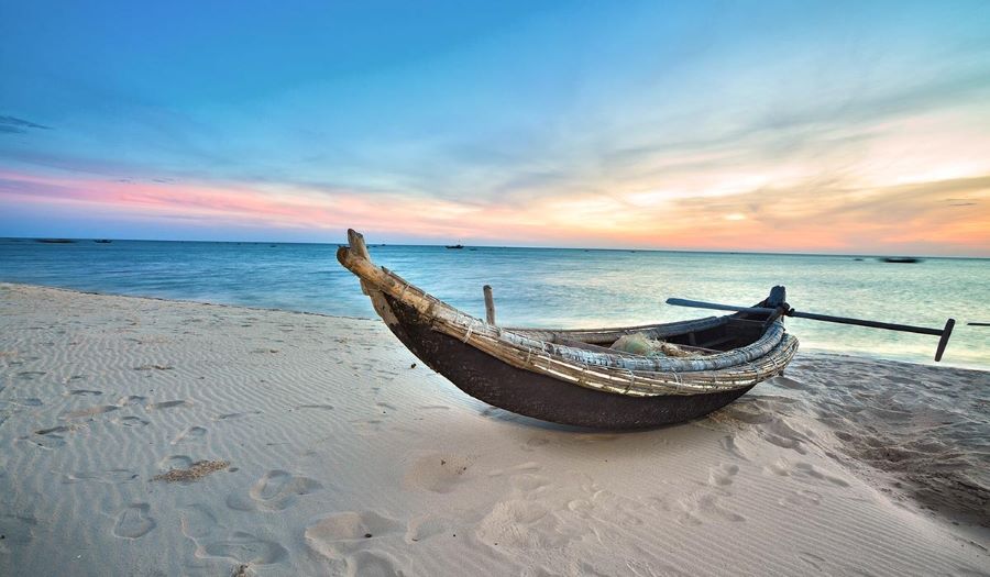 Khung cảnh yên bình tại bãi biển Thuận An