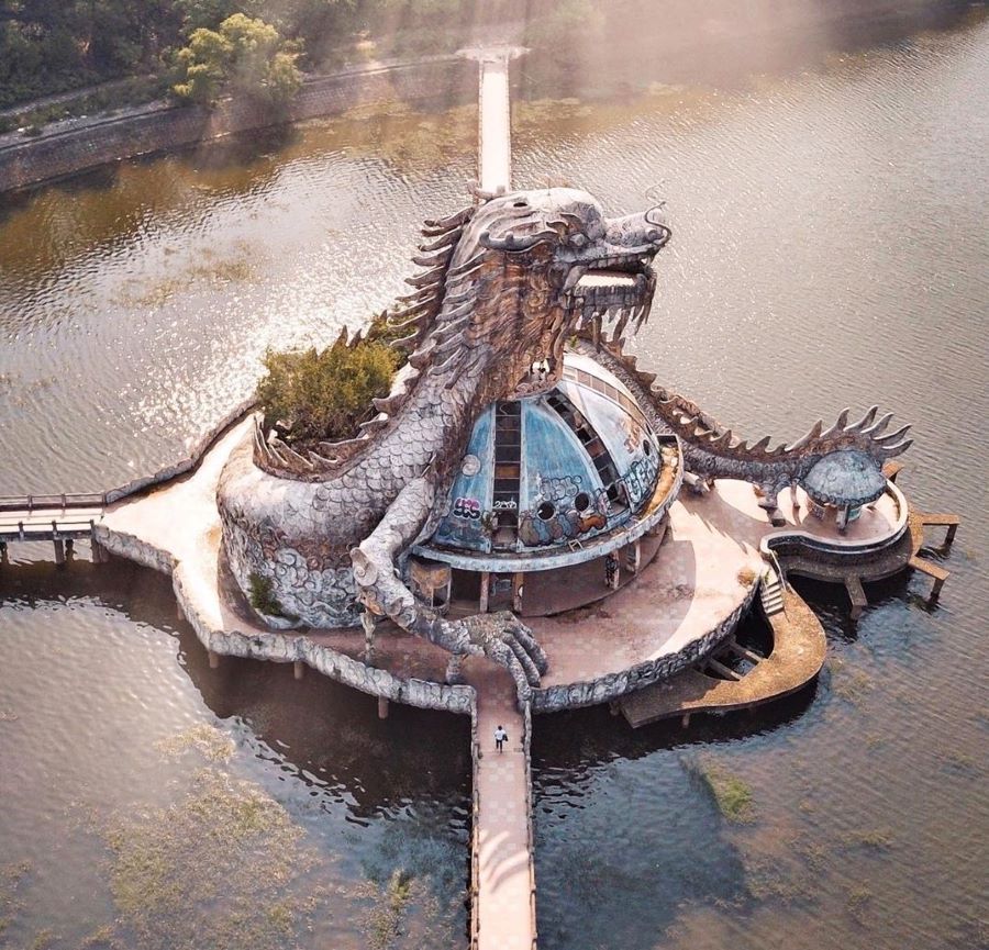 Khám phá khung cảnh bí ẩn tại Hồ Thuỷ Tiên