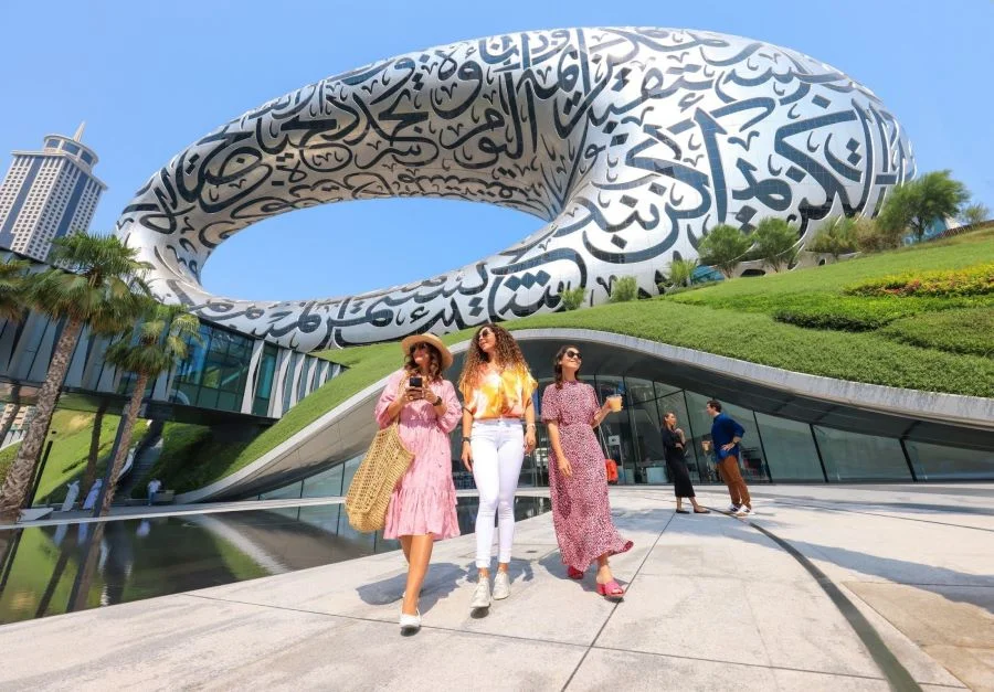 Bạn nên ưu tiên chọn những trang phục kín đáo khi đi du lịch Dubai
