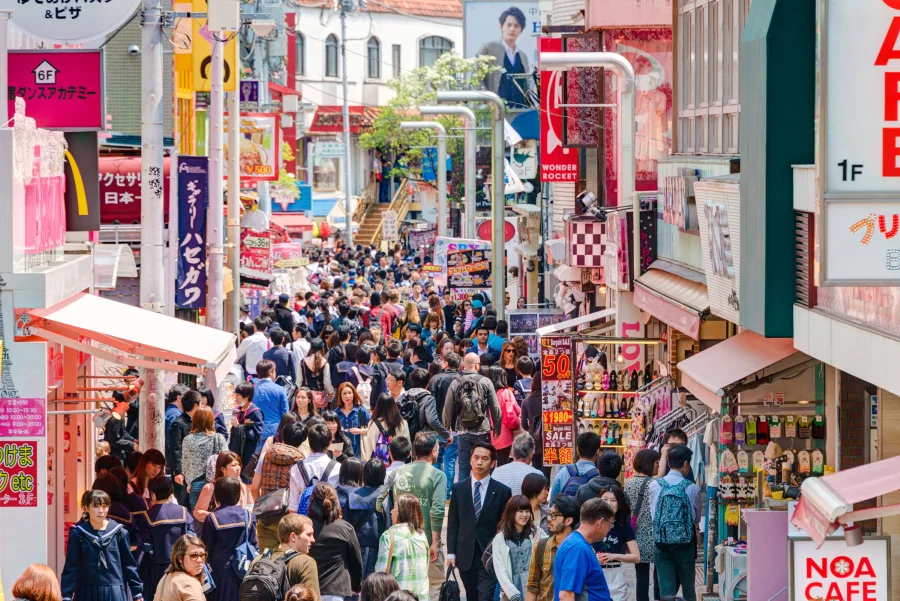 Harajuku không chỉ là thiên đường mua sắm với vô số món đồ độc đáo mà còn là nơi để bạn khám phá văn hóa Nhật Bản