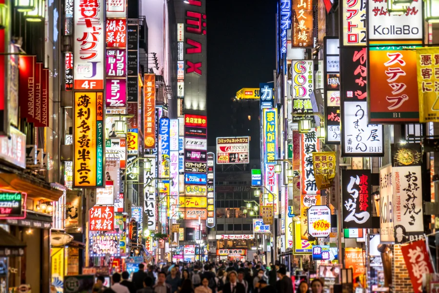 Shinjuku - một trong những trung tâm mua sắm sầm uất tại Tokyo Nhật Bản mà bạn không nên bỏ qua