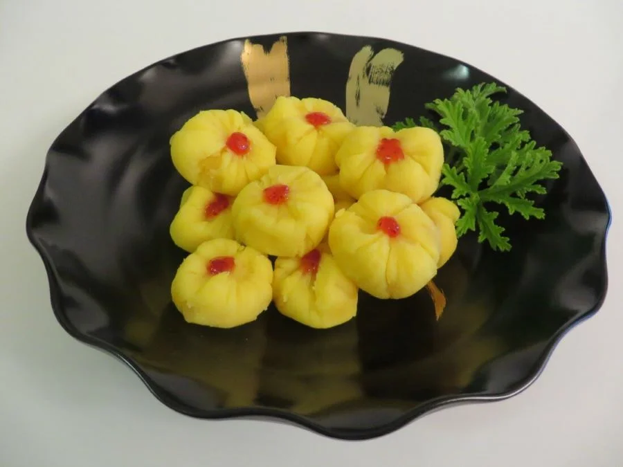 Màu vàng bắt mắt của Kuri Kinton đại diện cho năm mới sung túc và thịnh vượng