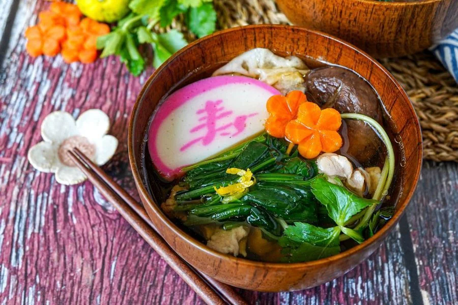 Món súp Ozoni được tin rằng sẽ giúp mang lại sự thịnh vượng và hạnh phúc