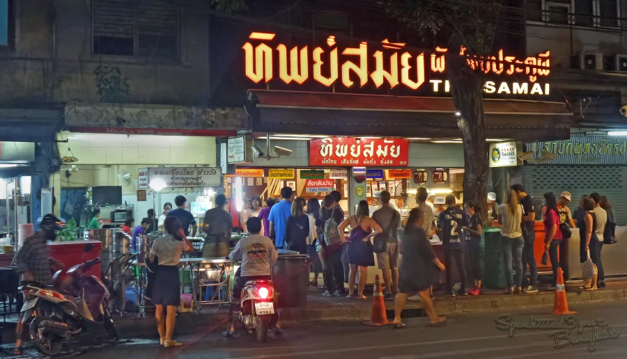 Pad Thai Thip Samai níu chân thực khách bởi hương vị độc đáo và lịch sử lâu đời hơn 50 năm