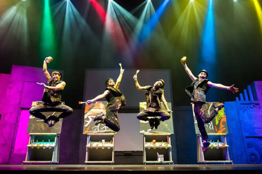 Painter Hero Show là show diễn kết hợp hài hòa giữa hội họa, kịch câm, nhảy múa và âm nhạc