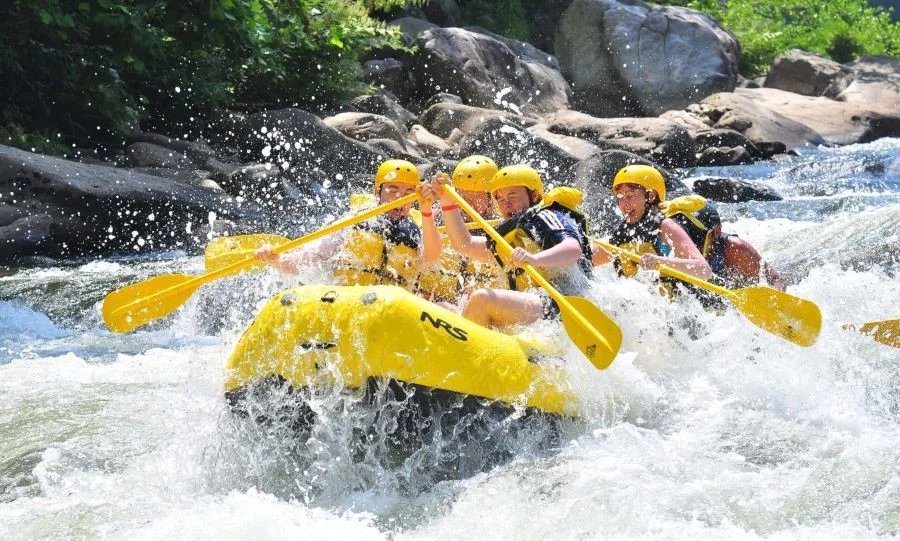 Trải nghiệm chèo thuyền vượt thác trên sông Ayung
