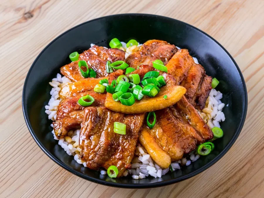 Donburi là một món ăn Nhật Bản truyền thống, được yêu thích bởi sự đơn giản nhưng vô cùng hấp dẫn