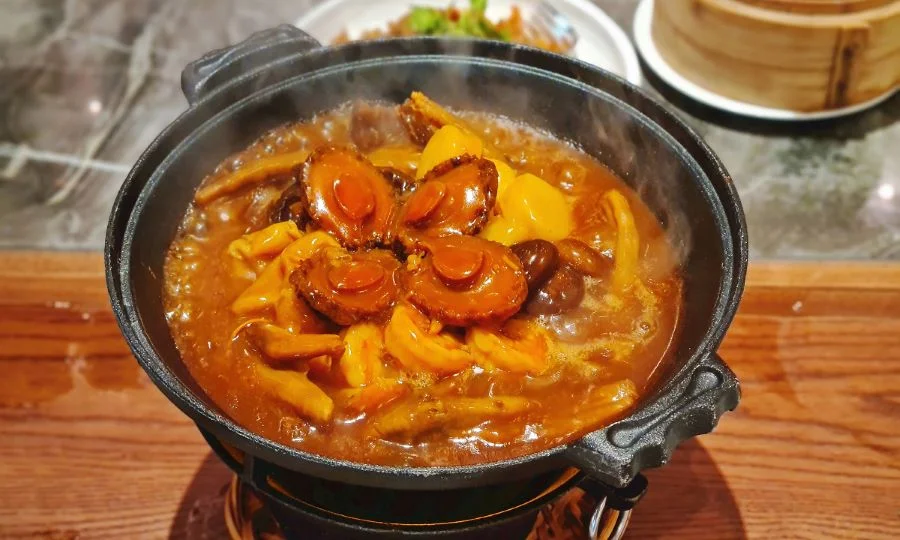 Món Phật nhảy tường được giới mộ điệu ẩm thực đánh giá cao bởi hương vị thơm ngon và cực kỳ bổ dưỡng