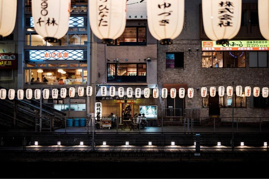 Lễ hội Đèn lồng Sông Dotonbori sở hữu một khung cảnh lung linh huyền ảo khiến nhiều du khách mê mẩn