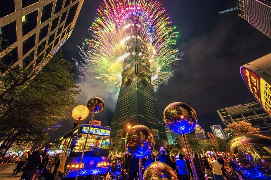 Màn pháo hoa cực kỳ mãn nhãn tại Tòa tháp Taipei 101 trong khoảnh khắc giao thừa