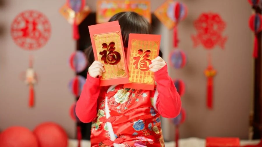 Phong tục đón nhận hồng bao vô cùng thú vị tại xứ Trung