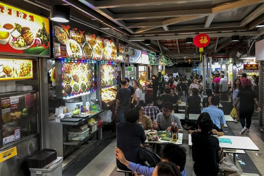 Chomp Chomp mở cửa đón khách đến tận đêm khuya