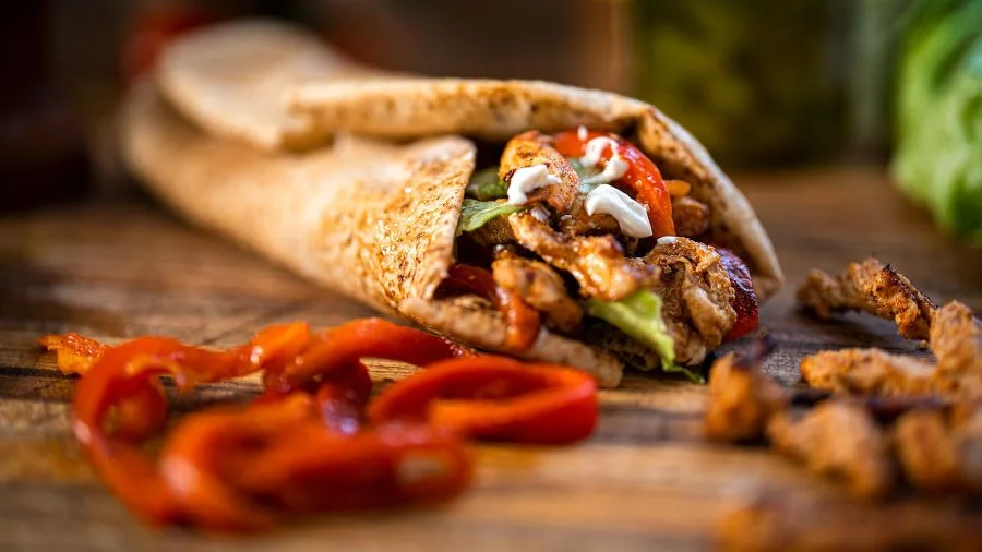 Shawarma chiên giòn sở hữu hương vị độc đáo, thơm ngon khó cưỡng