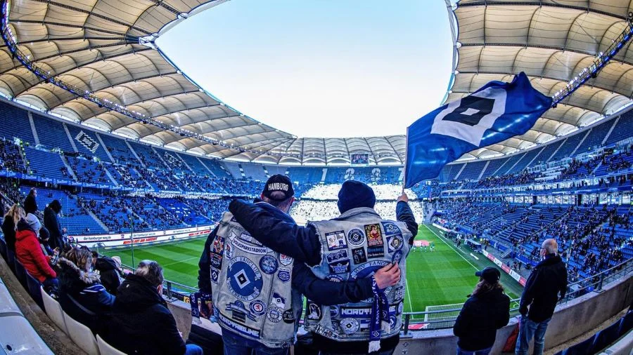 Sân vận động Volksparkstadion ở thành phố cảng Hamburg là sân nhà của câu lạc bộ Hamburger SV 