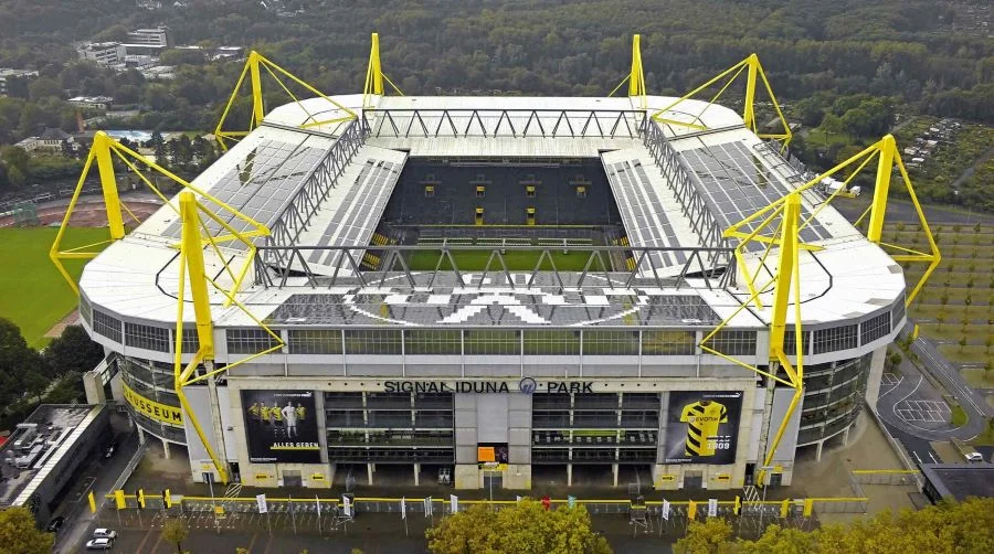 Signal Iduna Park là một trong những sân vận động hàng đầu làng túc cầu nước Đức 