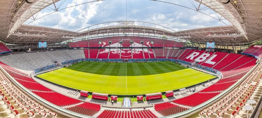 Leipzig Stadium ở Leipzig nổi bật với lối kiến trúc độc đáo