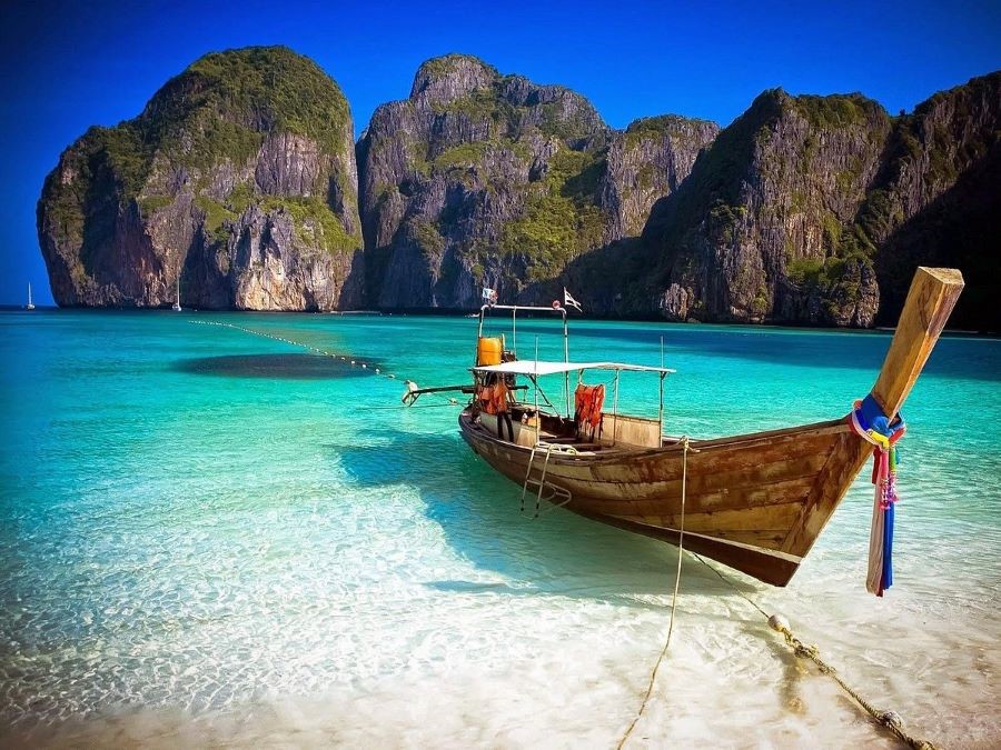 Bãi biển Patong sở hữu vẻ đẹp quyến rũ khi được thiên nhiên ưu ái ban tặng