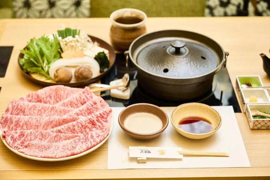 Lẩu Shabu-shabu được yêu thích bởi hương vị thanh nhẹ, ngọt dịu và cách thưởng thức thú vị