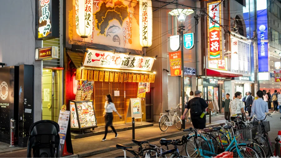 Shinsaibashi không chỉ là thiên đường mua sắm mà còn là biểu tượng văn hóa, thu hút hàng triệu du khách mỗi năm