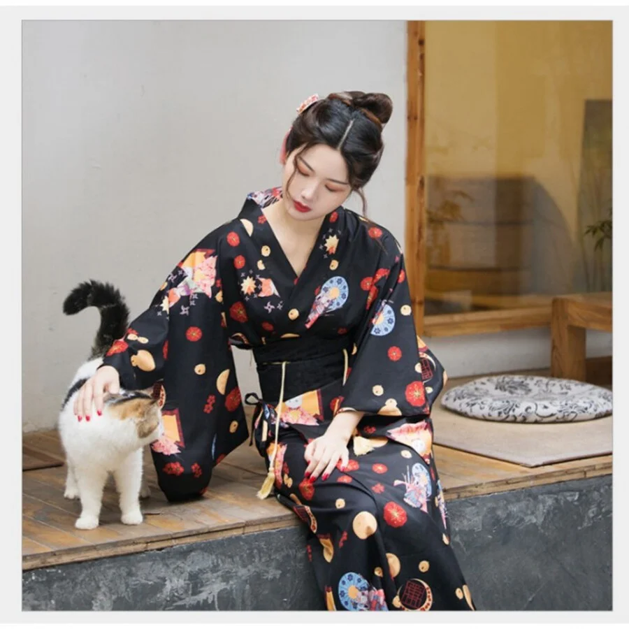 Yukata được mặc vào các dịp ngoại khoá và những ngày hè tạo sự thân thiện và thoải mái