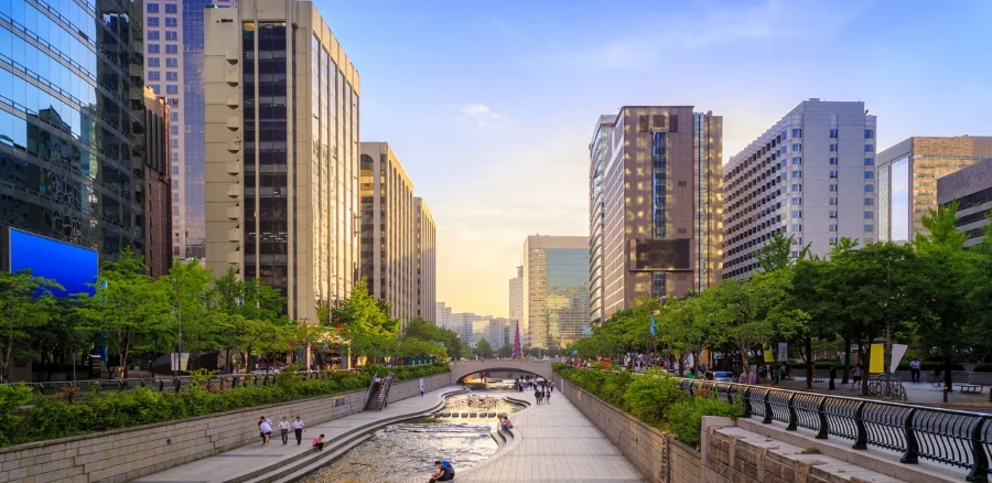 Cheonggyecheon là điểm đến mà bạn nên ghé khi đi du lịch Seoul