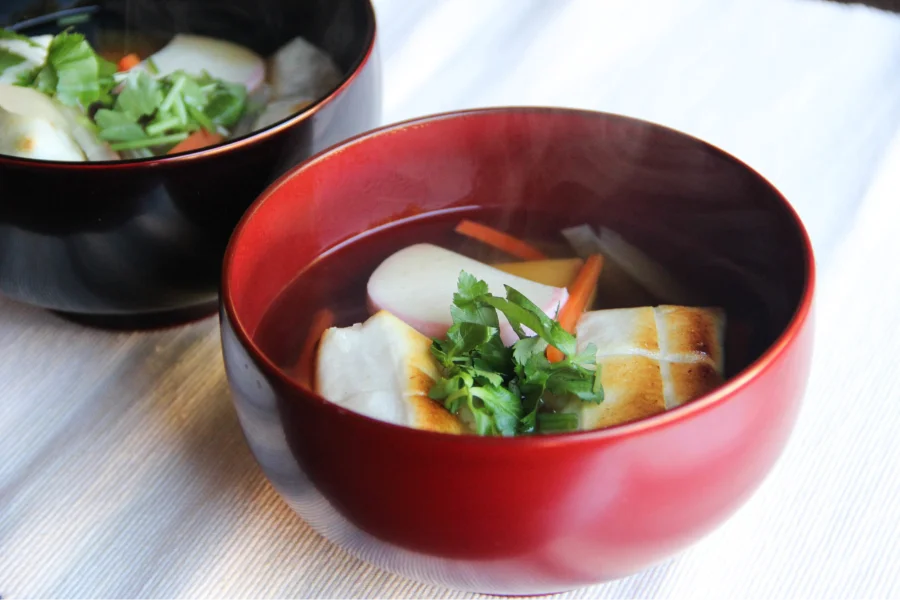 Bánh mochi là một trong những nguyên liệu quan trọng nhất tạo nên hương vị đặc trưng của món súp ozoni