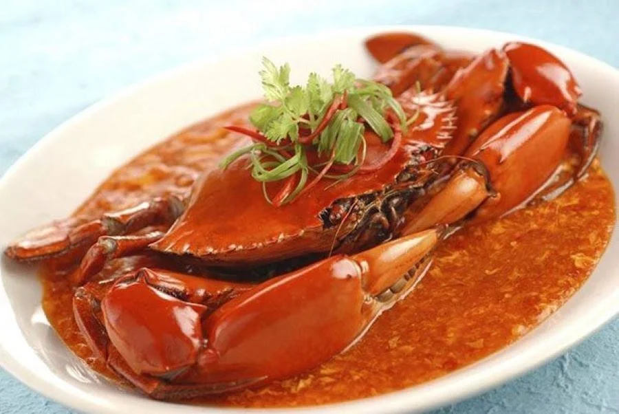 Màu đỏ của cua và nước sốt được kết hợp trở thành một màu thật tuyệt
