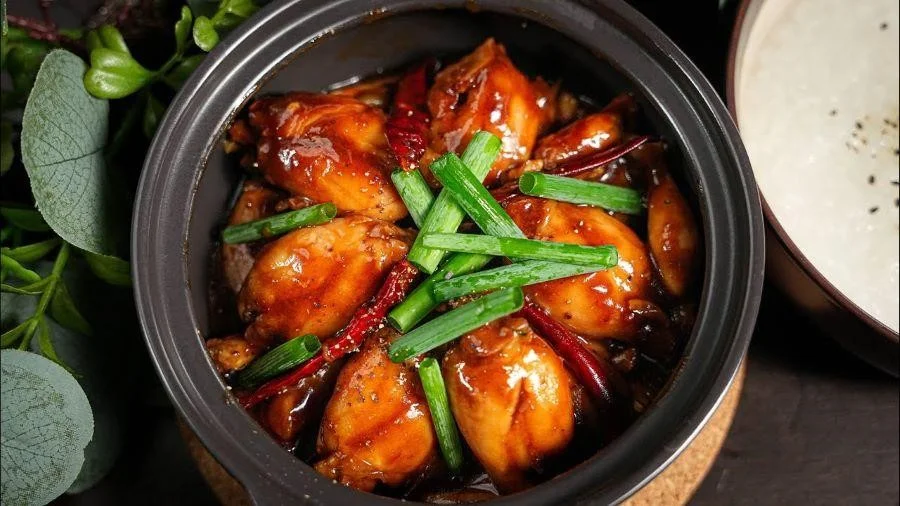 Thịt ếch vàng ươm, săn chắc