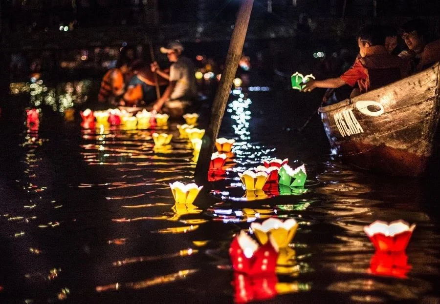 Lễ hội thả hoa đăng nổi tiếng tại Hội An