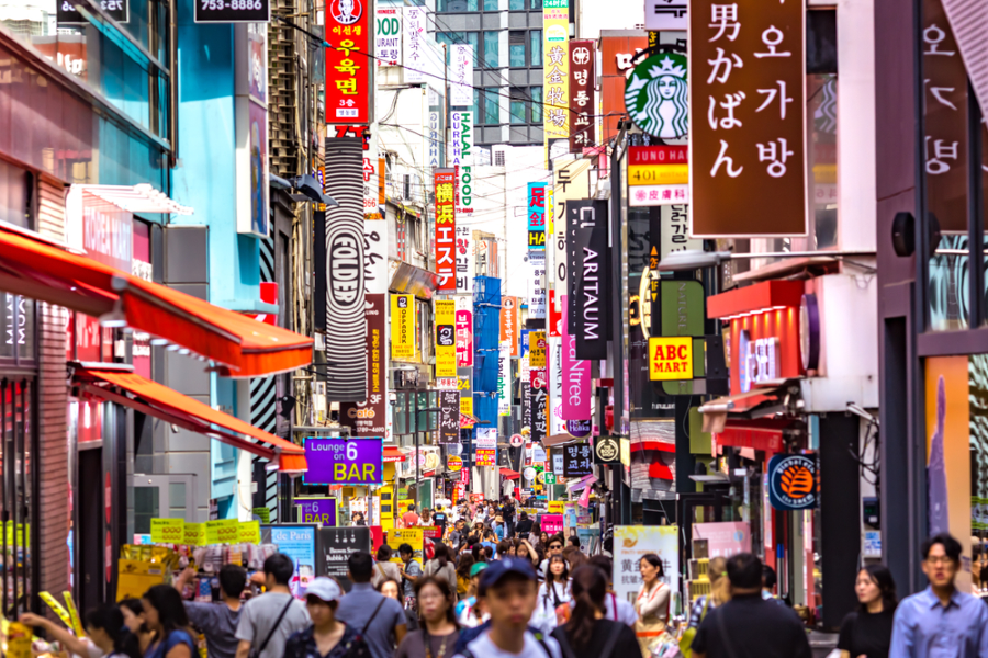 Myeongdong còn là thiên đường mua sắm dành cho những tín đồ thời trang