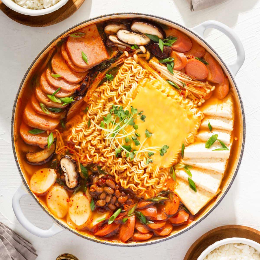 Budae jjigae đã trở thành một món ăn quốc dân của Hàn Quốc