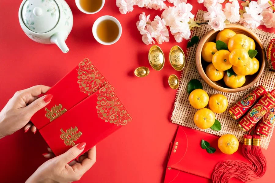 Phong tục đón nhận hồng bao tại xứ Trung
