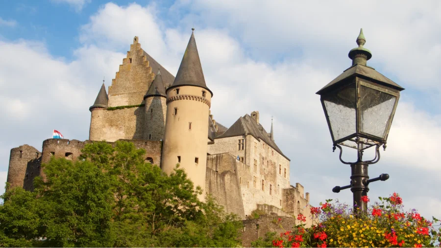 Tọa lạc tại thị trấn Vianden xinh đẹp, Lâu đài Vianden như một biểu tượng lịch sử của Luxembourg